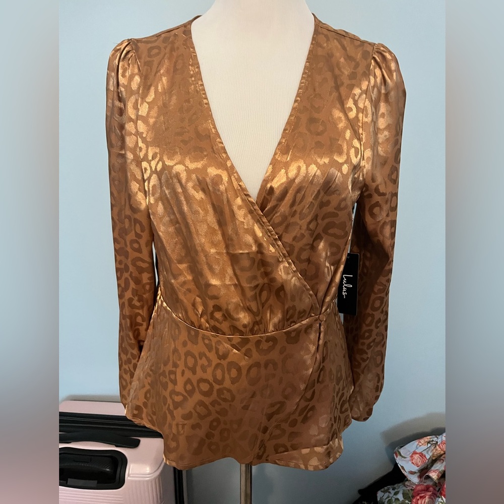 NWT Lulus silk side button copper leopard top sz L